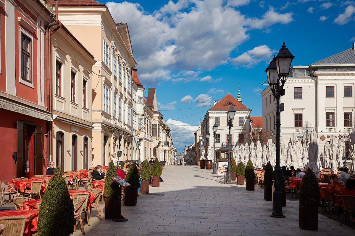Foter Rezidencia 2 Aparthotel Gyor Luaran gambar