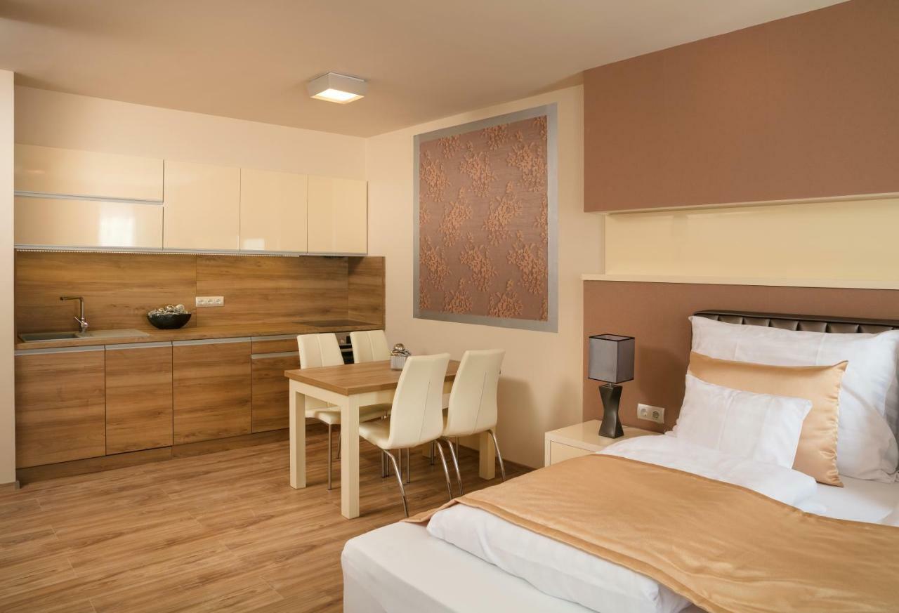Foter Rezidencia 2 Aparthotel Gyor Luaran gambar