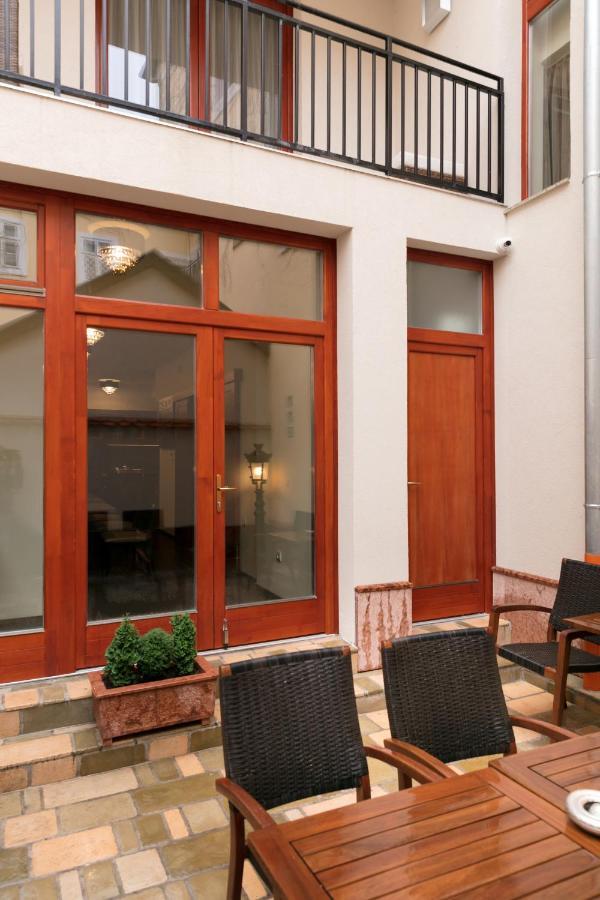 Foter Rezidencia 2 Aparthotel Gyor Luaran gambar